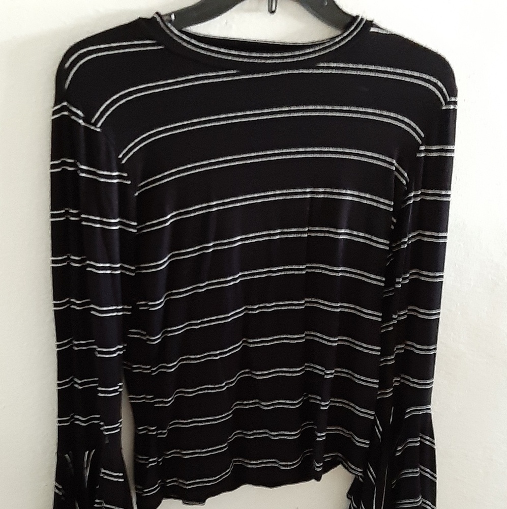 Blouse strie witb sleeve bells